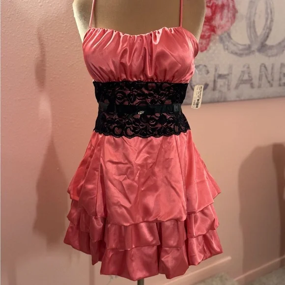 Y2K Pink Ruffled Dress with Black Lace Waist size L - Picture 1 of 7